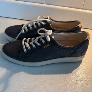 ECCO Women's Dark Gray Sneakers with White Laces